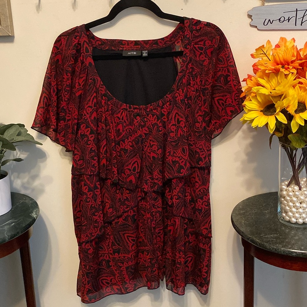APT. 9  SS Top Sz 2X Lined w/ruffled front. Super Cute!